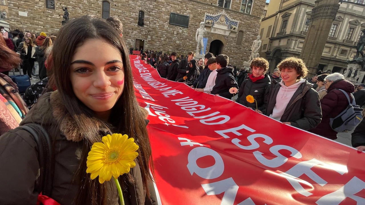 Tantissime le scuole che hanno partecipato stamani al nostro evento in piazza della Signoria. “Un tema che ci sta a cuore”. E c’è anche chi racconta di aver salvato, di notte, una ragazza strattonata con violenza dal fidanzato