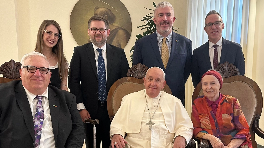 Bergoglio ha accolto nella sua residenza a Santa Marta alcuni membri del New Ways Ministry, sabato 12 ottobre