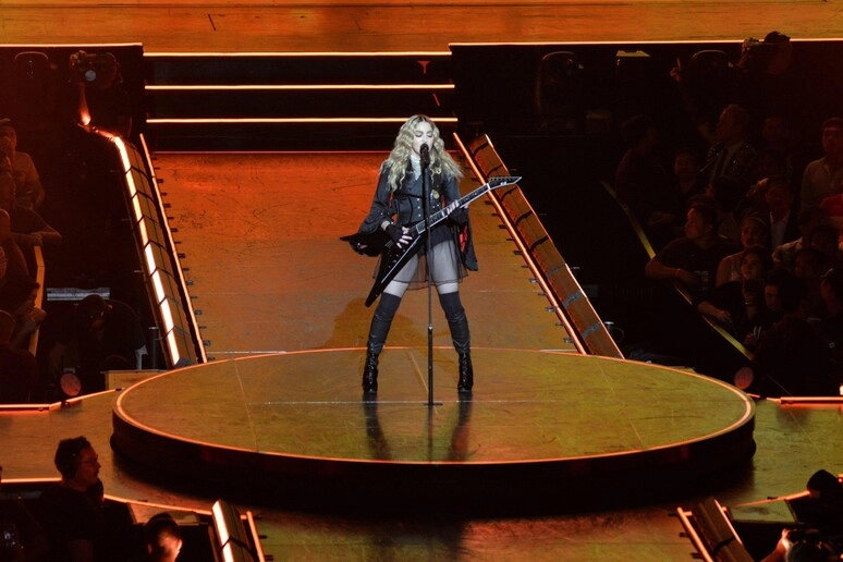 La regina del Pop durante un concerto del Celebration Tour