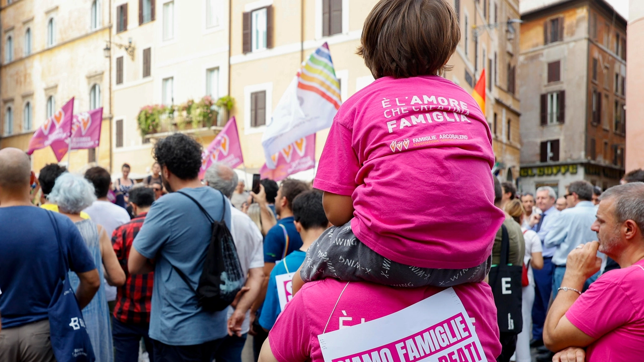 Coppia di padri, il Comune nega il riconoscimento delle figlie: “Noi discriminati, faremo ricorso”