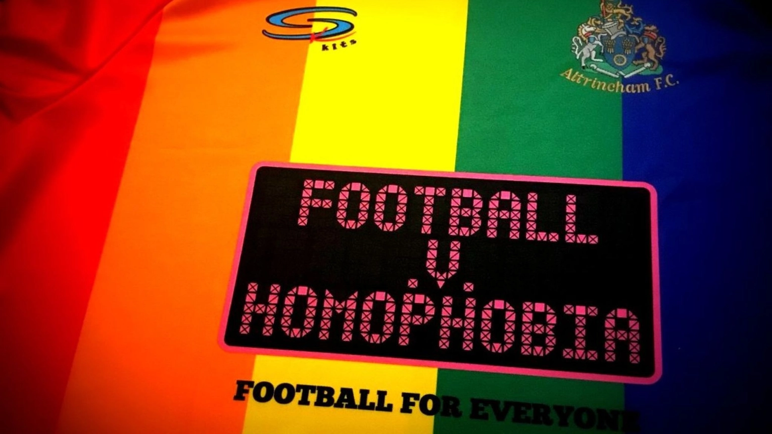 Molti ritengono che il calcio professionistico nel Paese sia profondamente omofobo. Per il segretario di Stato Roth “Viviamo nell'era del matrimonio per tutti, è giunto il momento del coming out". Intanto l'Allianz Arena si illumina con i colori dell'arcobaleno