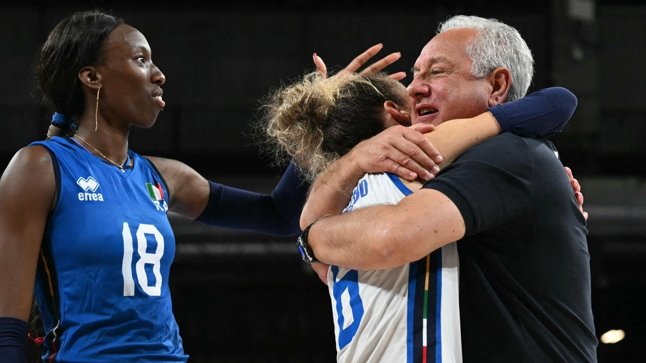 Il ct dell’Italvolley femminile, dopo aver portato la squadra in finale, tira le orecchie a giornalisti e commentatori e ci ricorda quanto spesso sottovalutiamo gli obiettivi che si raggiungono