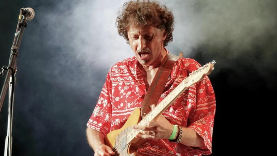 Nick Becattini sul palco. Profondo il cordoglio in Toscana per la morte del musicista, che era affetto da Sla e che aveva raccontato con coraggio la malattia