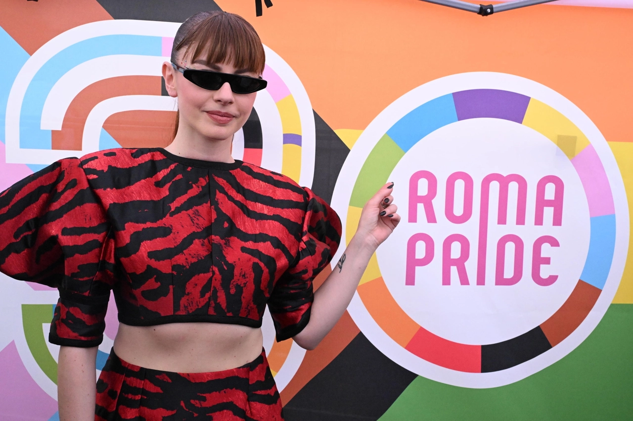 Il Pride a Roma, in piazza anche le bandiere della Palestina