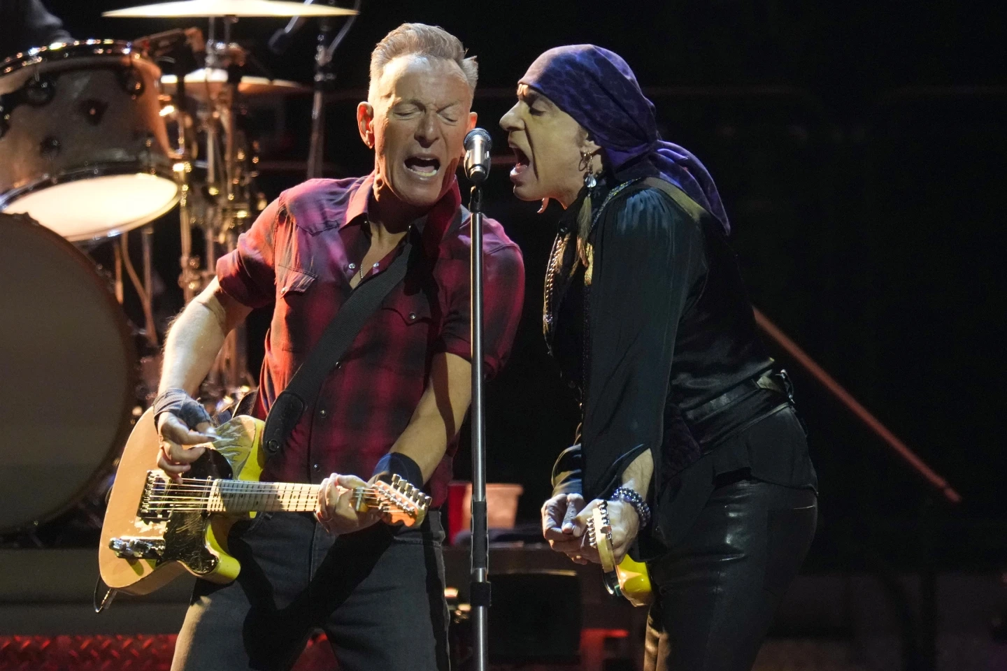 Bruce Springsteeng e gli E Street Band in concerto a Phoenix (AP)