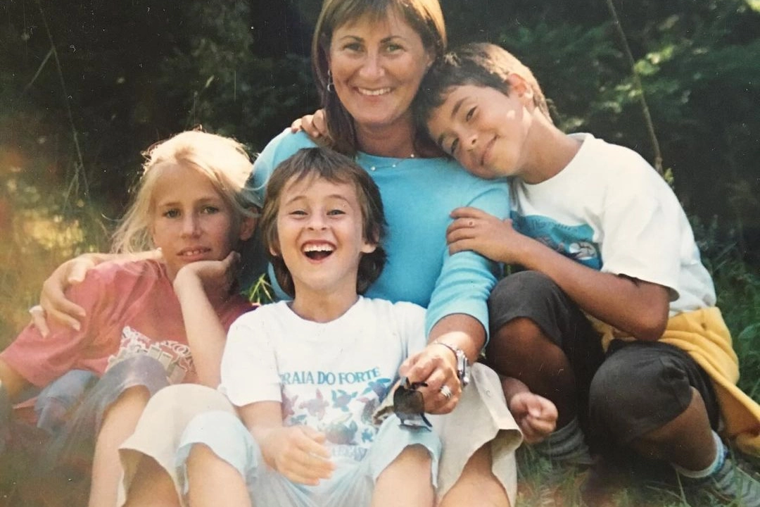 Roberta Parasiliti con le figlie Ludovica e Carlotta e il figlio Giampaolo Ferlito