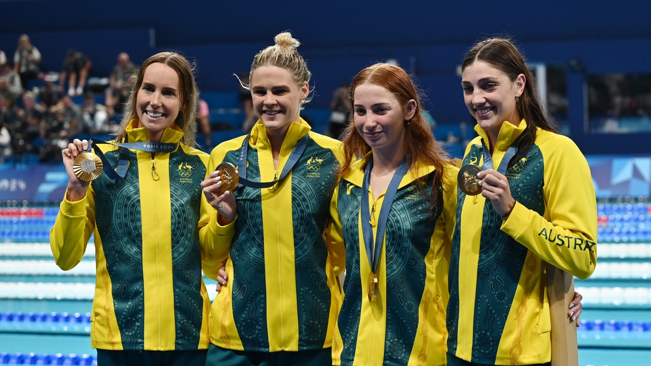 La staffetta australiana vincitrice della 4x100 stile libero femminile