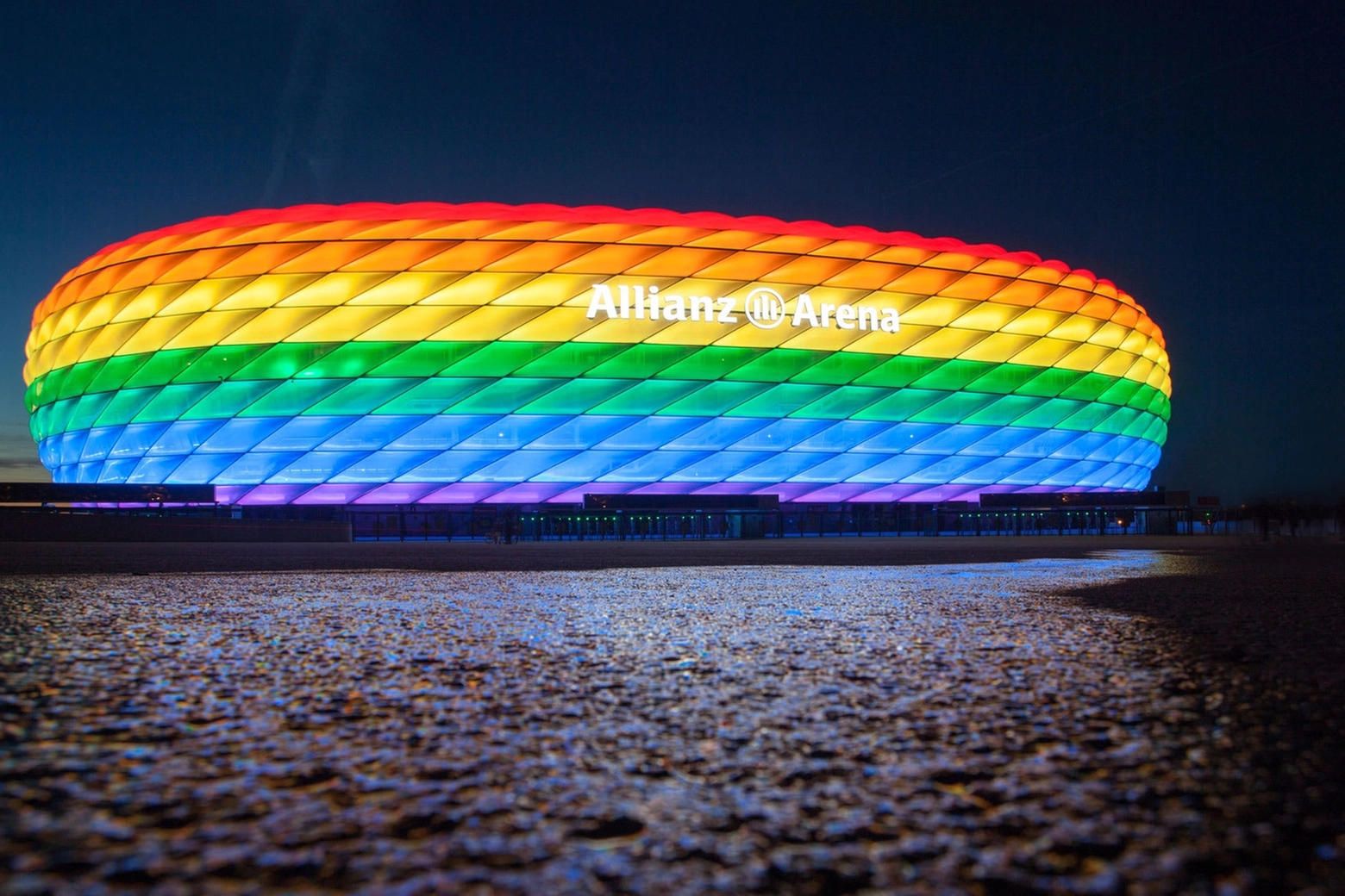 Allianz Arena, spunta la rainbow flag (www.fcbayern.com)