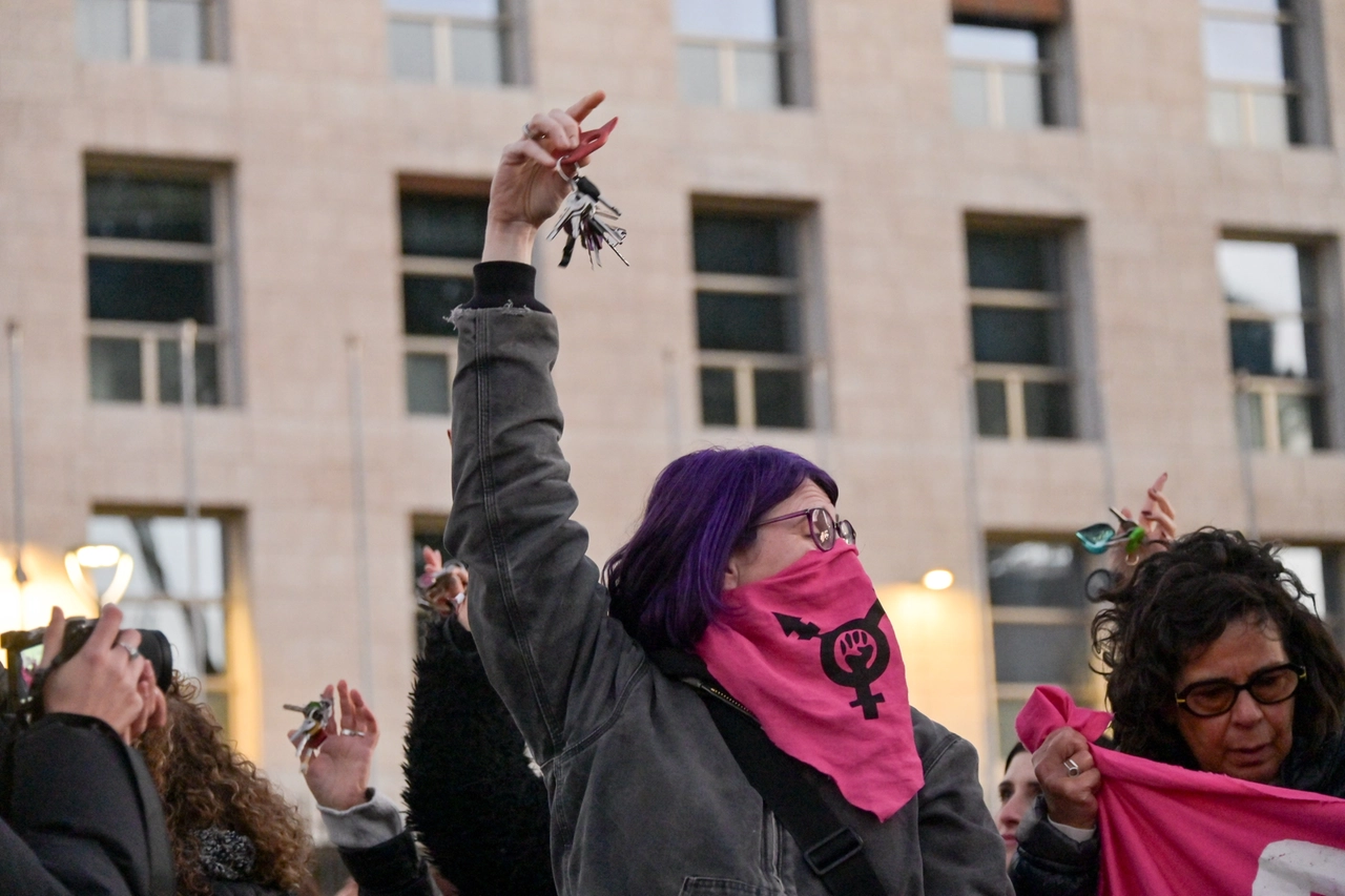 MANIFESTAZIONE CONTRO LA VIOLENZA SULLE DONNE NON UNA DI MENO