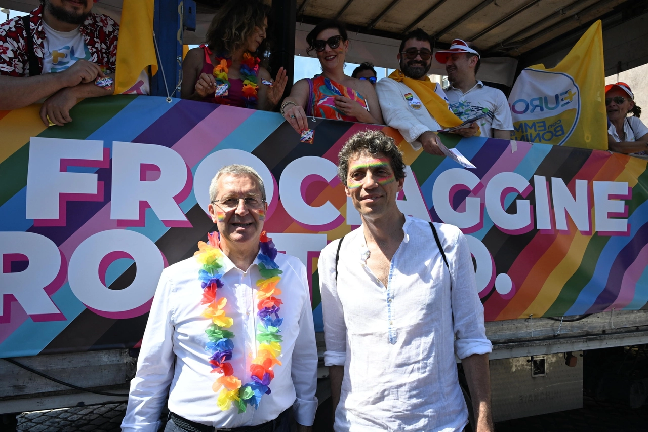 Il Pride a Roma, in piazza anche le bandiere della Palestina