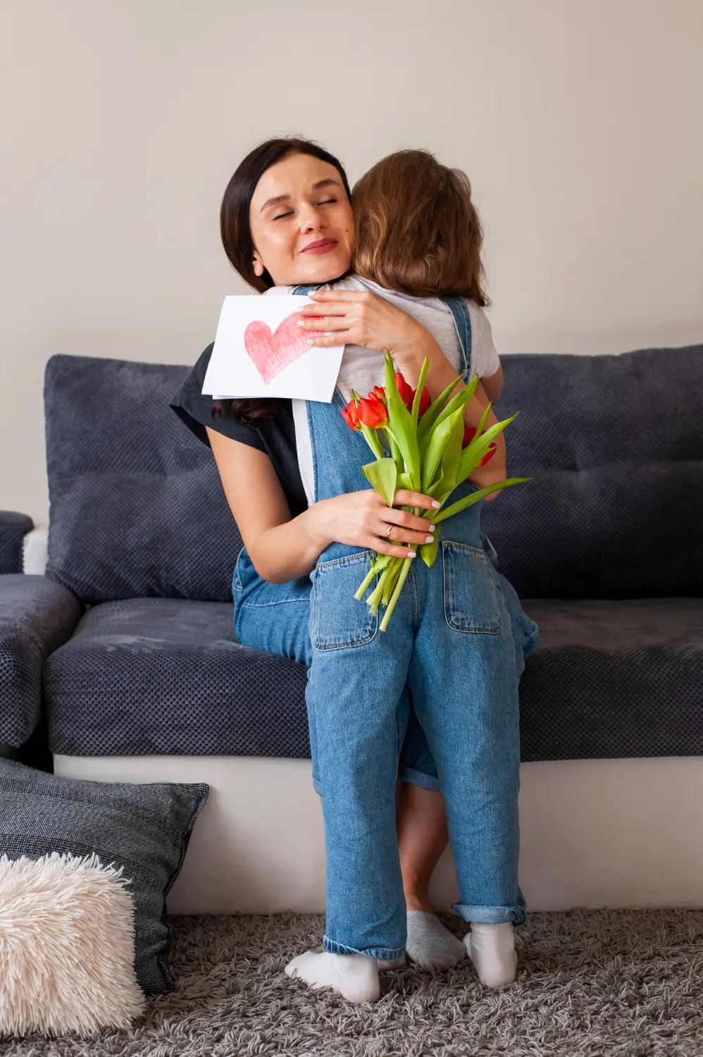 Festa della Mamma, come nasce la ricorrenza? 5 consigli per sconfiggere il gender pay gap