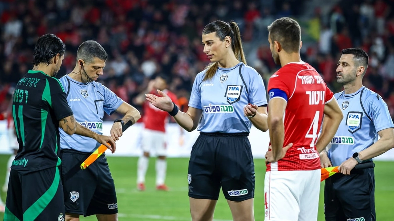 La prima arbitra transgender a dirigere una partita internazionale di calcio: Sapir Berman nella storia