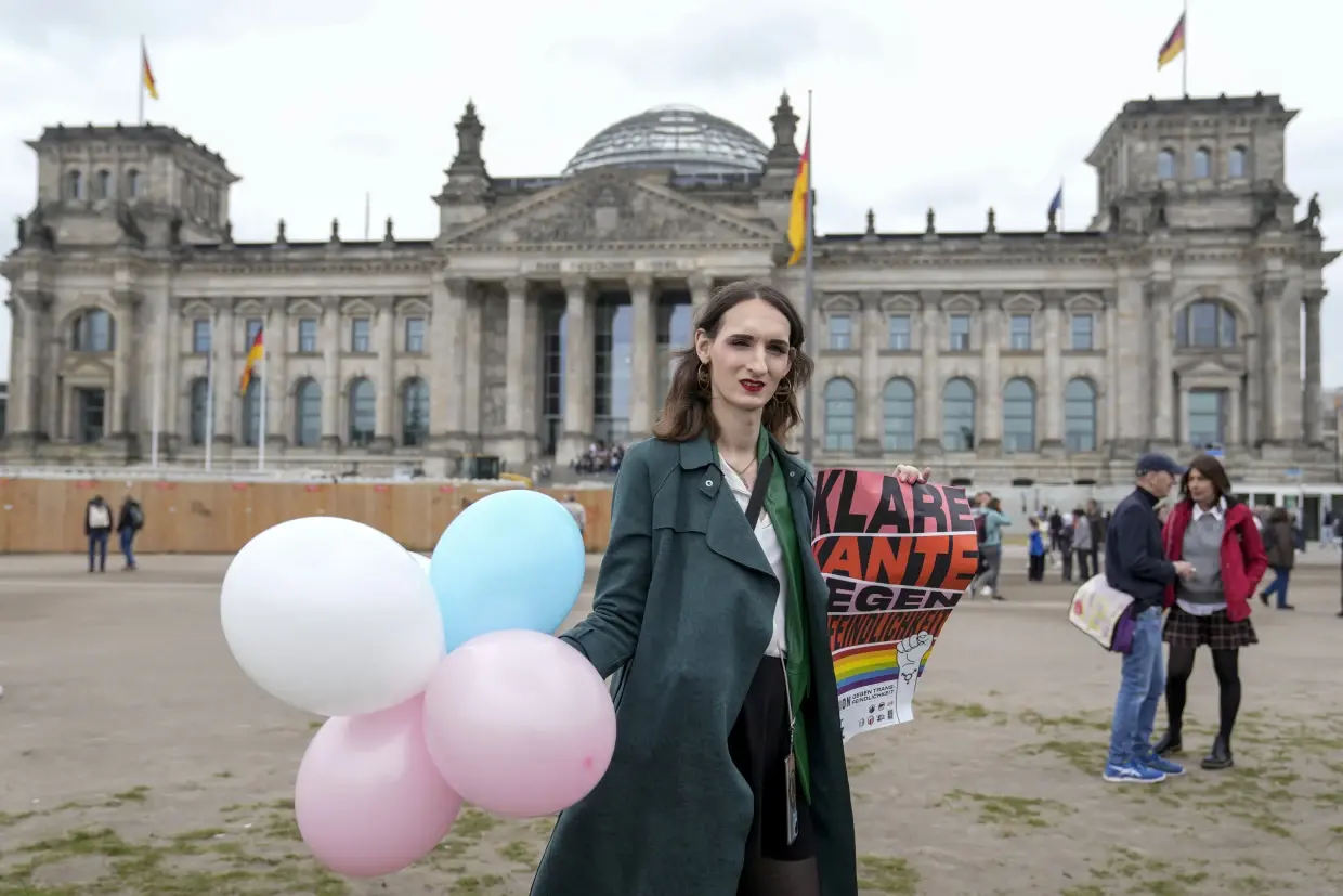 Germania, più facile per le persone transgender cambiare nome e sesso