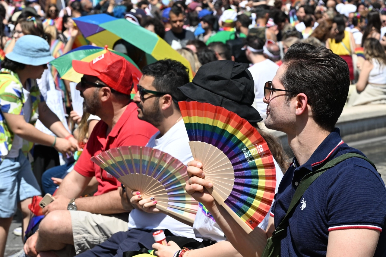 Il Pride a Roma, in piazza anche le bandiere della Palestina