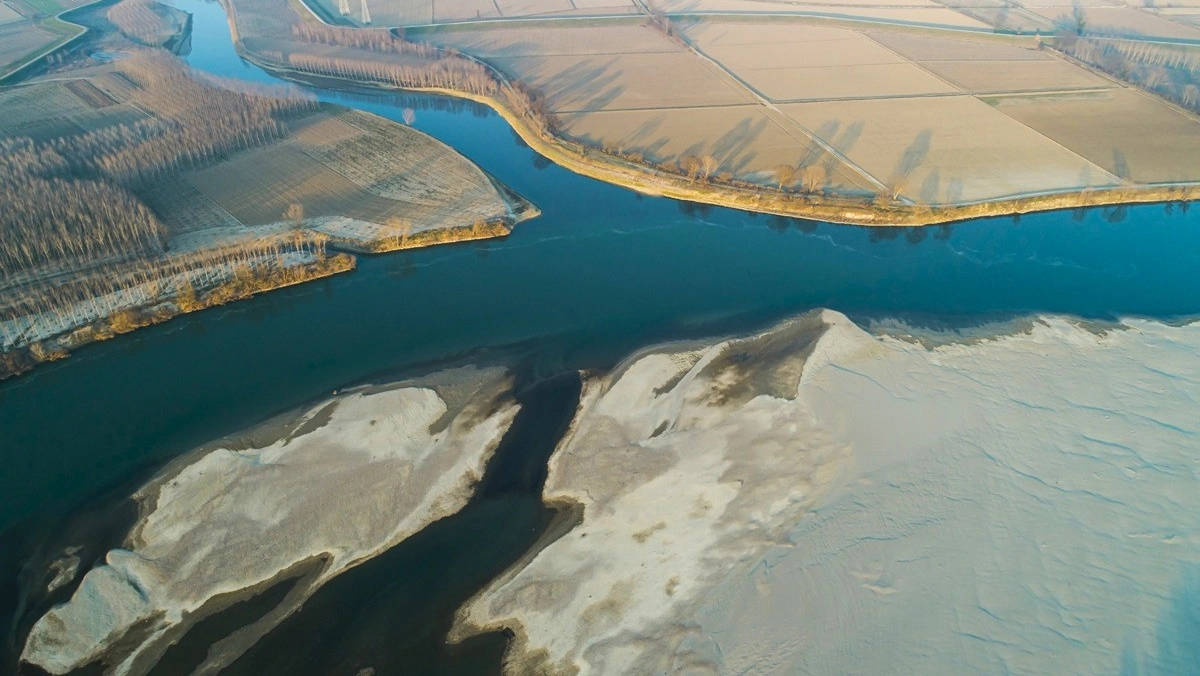 Il fiume Po è il principale fiume d'Italia, essenziale per l'agricoltura, l'industria e l'approvvigionamento idrico di milioni di persone