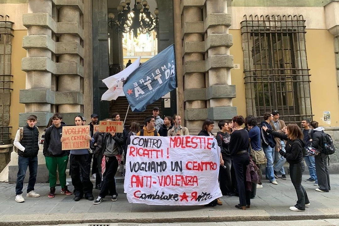 La protesta davanti all'Università di Genova: "Vogliamo un centro antiviolenza"