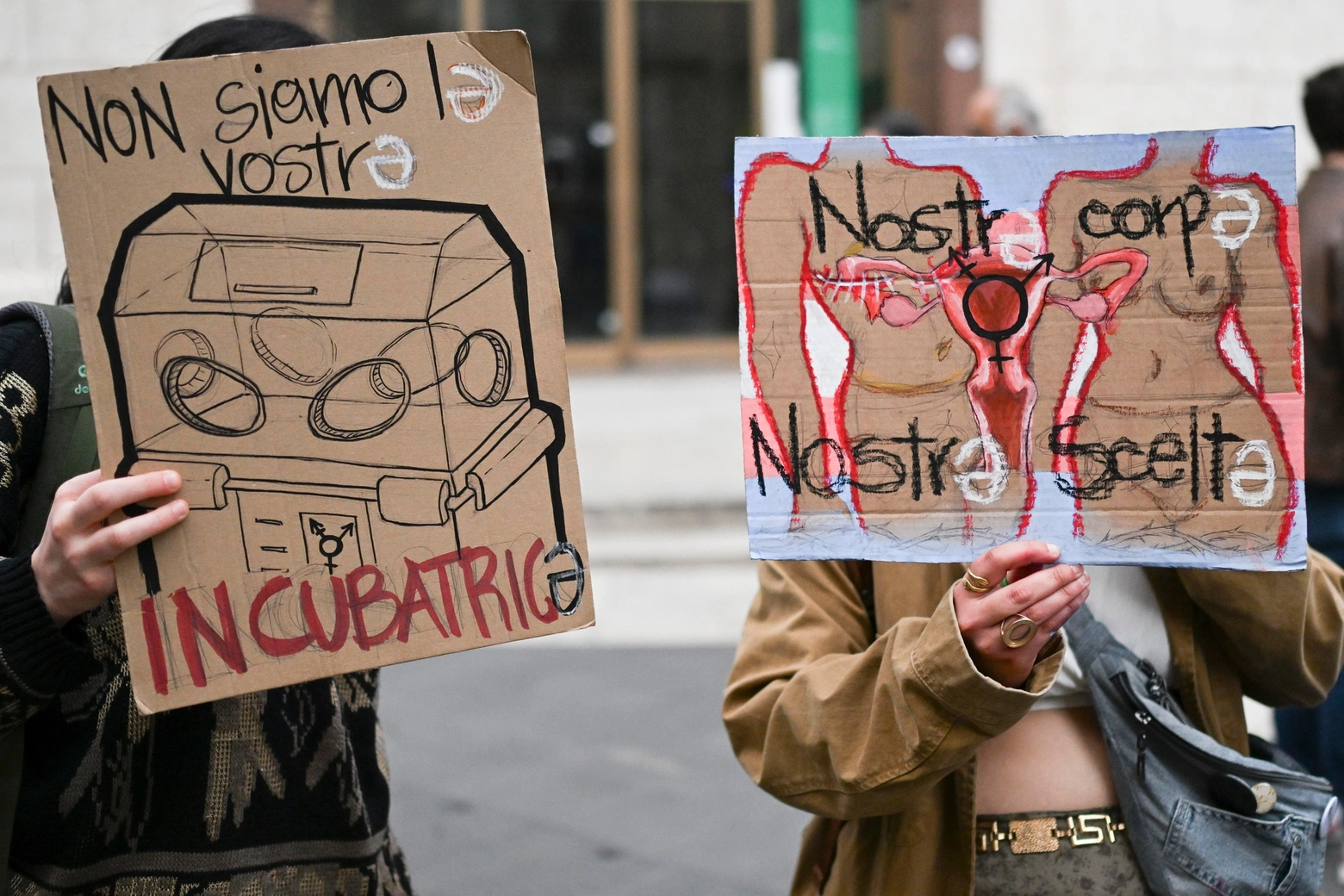 Donne in piazza a Napoli, 'via gli antiabortisti dai consultori'