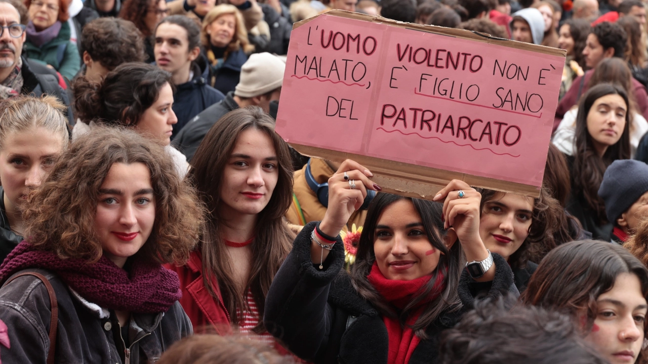 Da Firenze si è alzato un coro di voci diverse ma unite per dire “No”, per chiedere che di metta un punto fermo a qualsiasi forma di discriminazione di genere, di oppressione e di prevaricazione