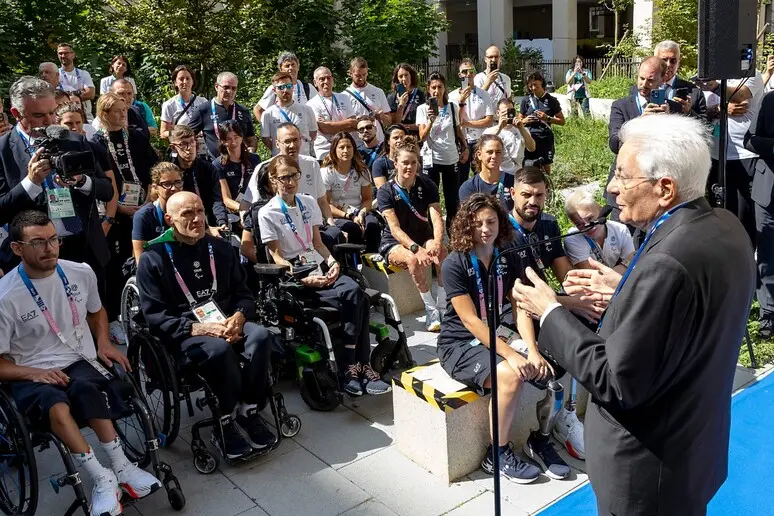 Paralimpiadi, il presidente Mattarella al villaggio azzurro: “Lanciate un messaggio di dialogo al mondo”