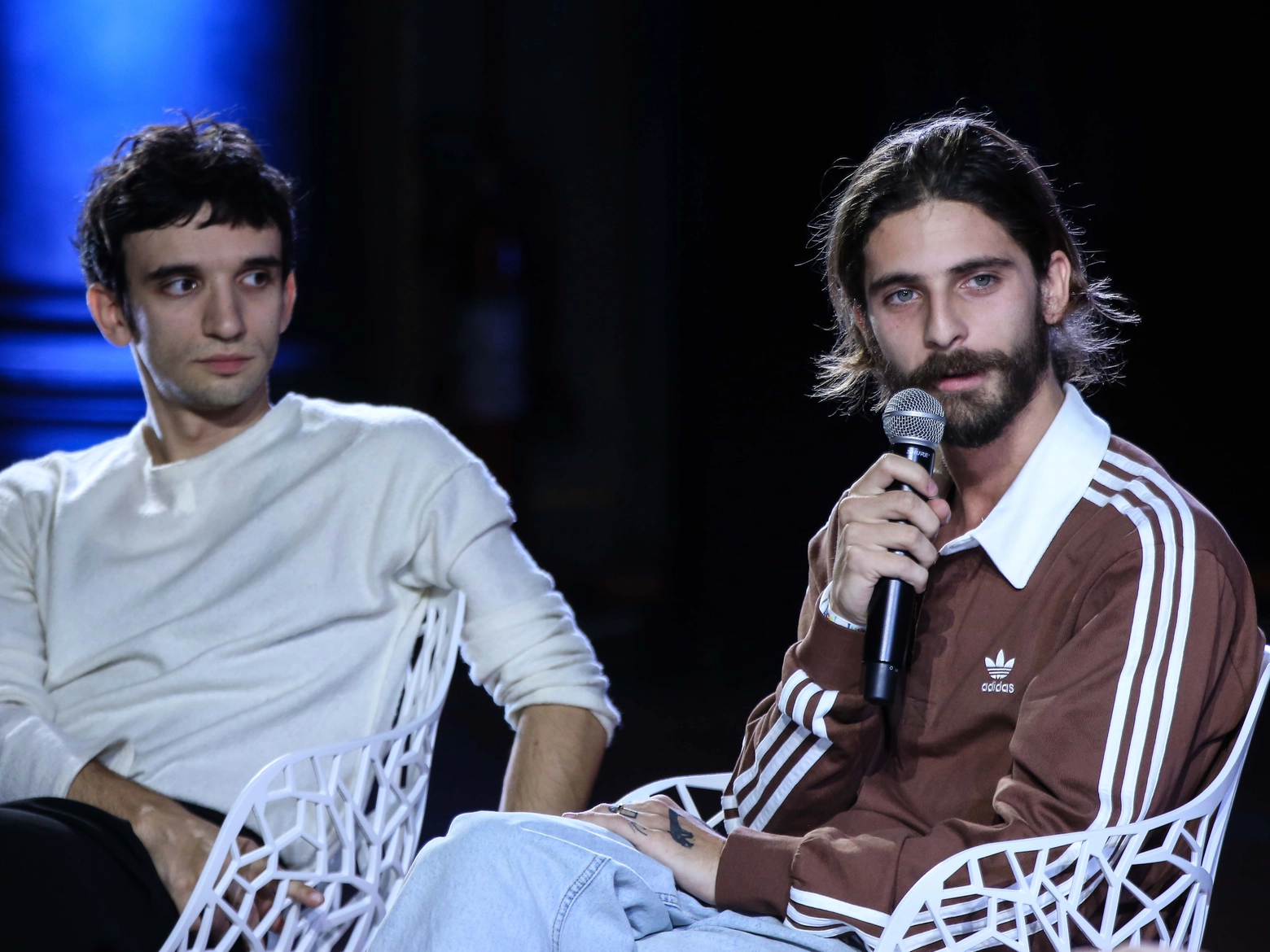 Applausi per Alessandro De Santis e Mario Francese al quarto Festival di Luce: a Palazzo Vecchio il duo di Ivrea ha cantato alcuni brani in chiave acustica e parlato di talento e tecnologia