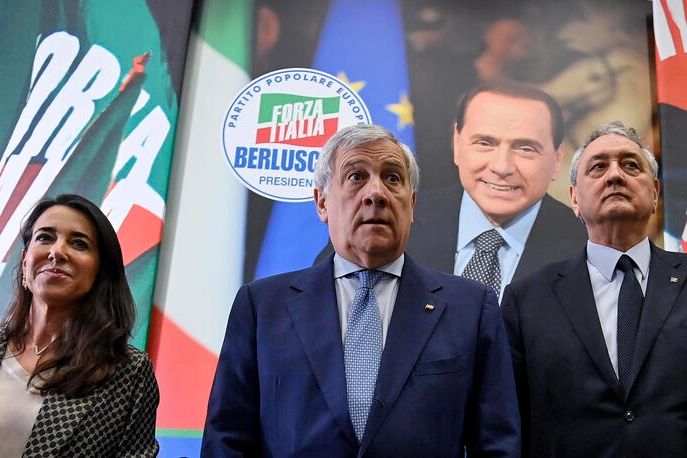 I leader di Forza Italia: Ronzulli (sx), Tajani (centro), Barelli (dx)