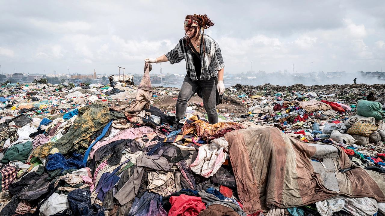 La Francia dichiara guerra al fast fashion: Shein e Temu nel mirino di una legge rivoluzionaria