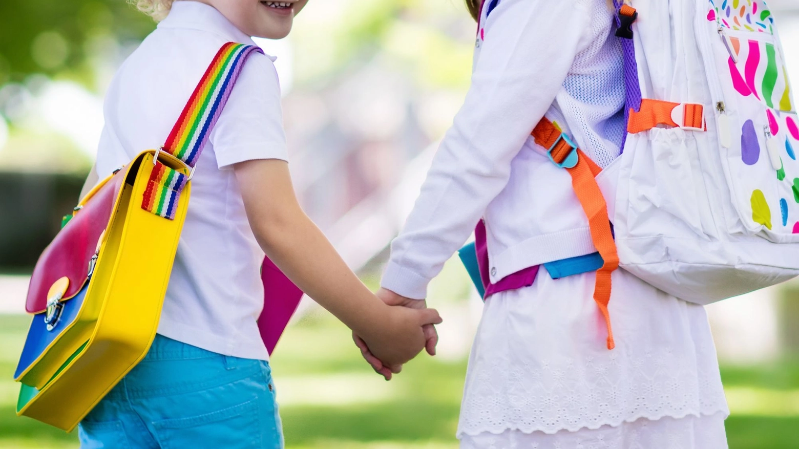 L’ateneo ospita le sette famiglie con bimbi e adolescenti dai 7 ai 14 anni che avranno la possibilità, all’interno dell’ambiente universitario, di esprimere le proprie narrazioni personali su identità e genere. Ma la polemica non si placa