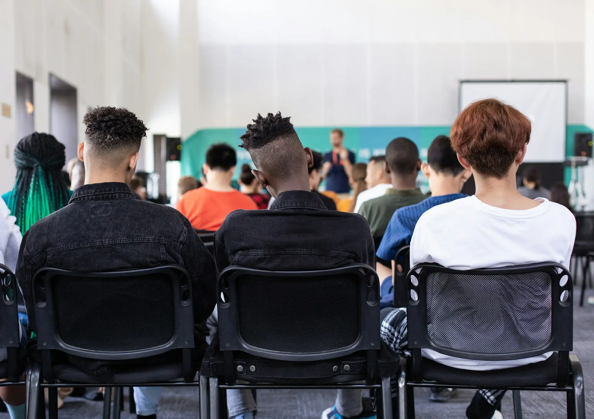 Niente educazione sessuale a scuola, gli studenti: “Scelta imbarazzante”