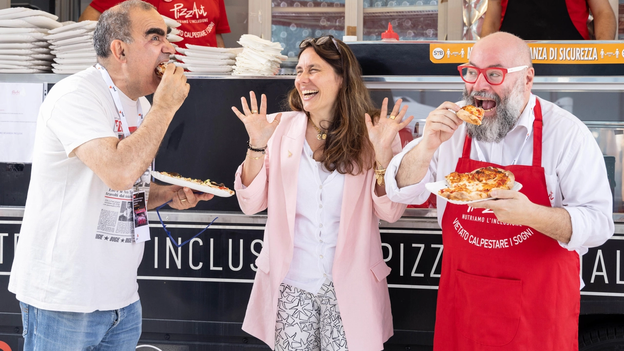 Al via da Milano i PizzAutoBus, obiettivo 30 food truck al 2028 (Ansa)