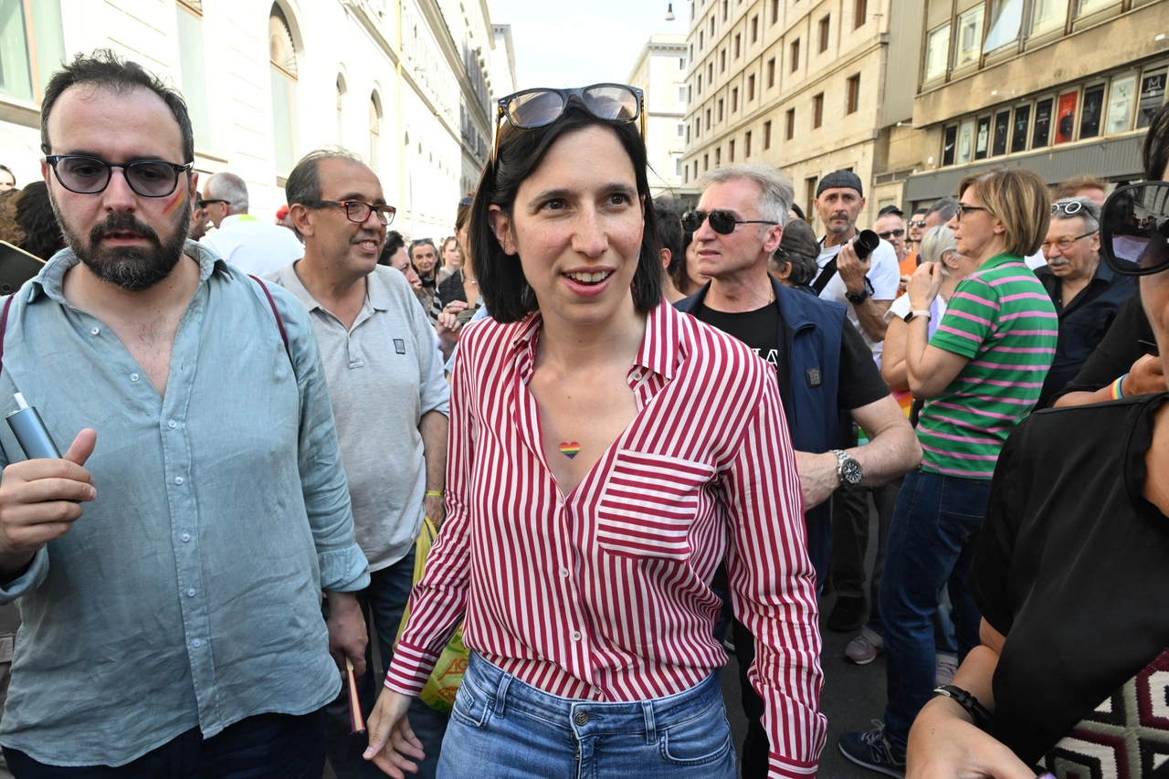 Il Pride a Roma, in piazza anche le bandiere della Palestina