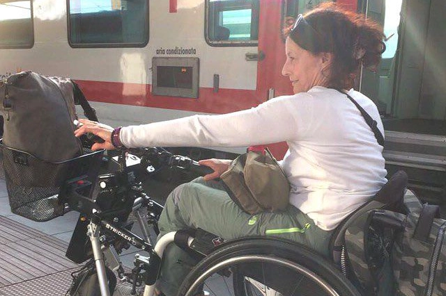 Patrizia Saccà in stazione