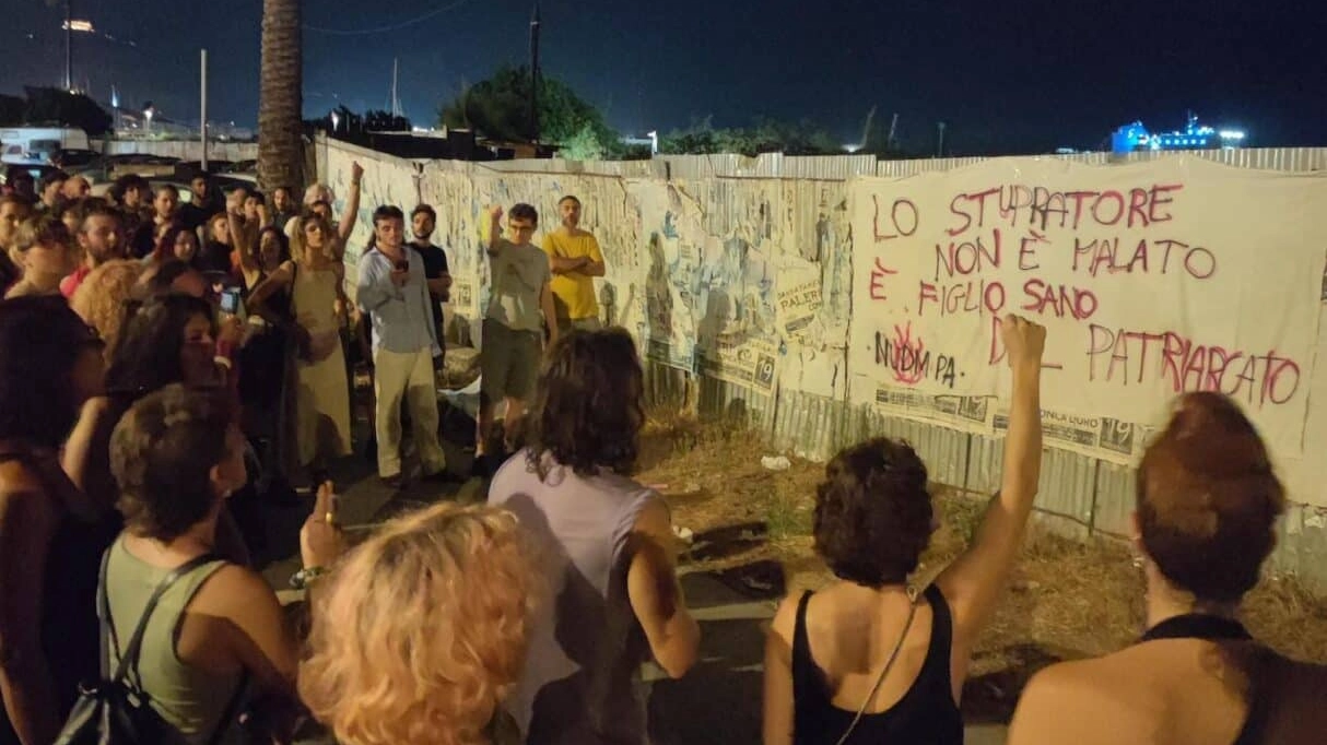 Violenza di gruppo, corteo solidariet‡ per vittima a Palermo
