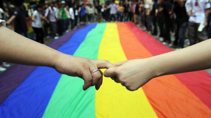 Il 14 dicembre, alla manifestazione generale contro il decreto legge, ci saranno anche Agedo, Arcigay, Gaynet e le altre realtà italiane al fianco della comunità arcobaleno.