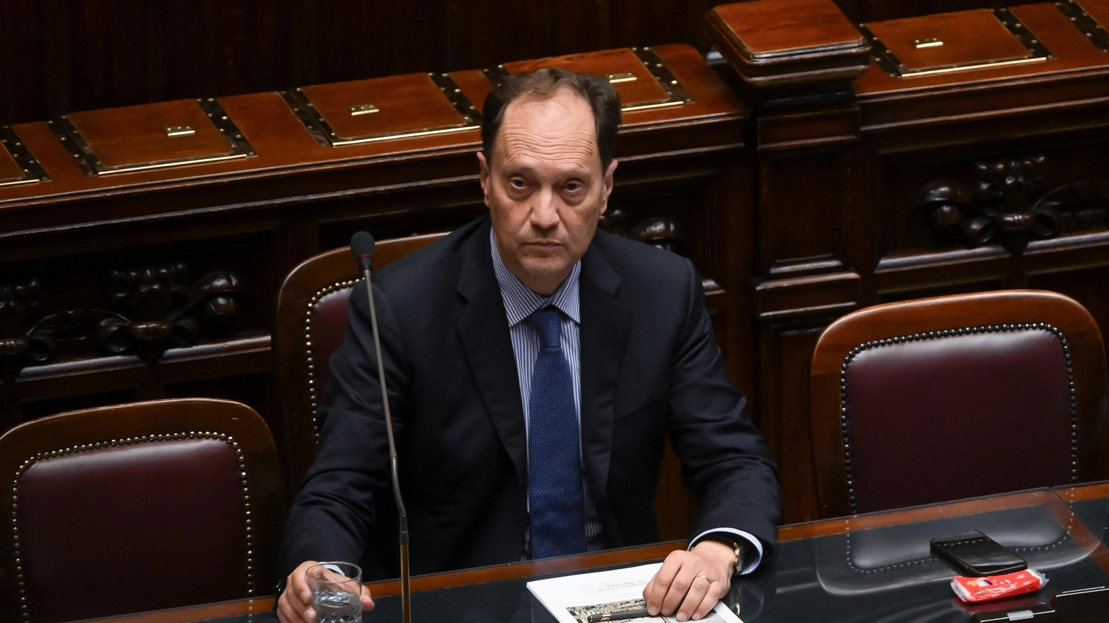 Nel corso del question time, il ministro per i Rapporti con il Parlamento ha parlato dell'inchiesta di Fanpage sull'organizzazione giovanile di Fratelli d'Italia che ha portato alla luce i continui richiami al fascismo: “Immagini frammentate, decontestualizzate e riprese in un ambito privato”