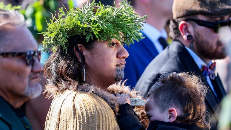 Dopo l'elezione del governo conservatore guidato dal National Party che ha colpito negativamente la comunità indigena, nei prossimi mesi la nuova monarca potrebbe porsi al centro delle rivendicazioni per i diritti del movimento Kiingitanga