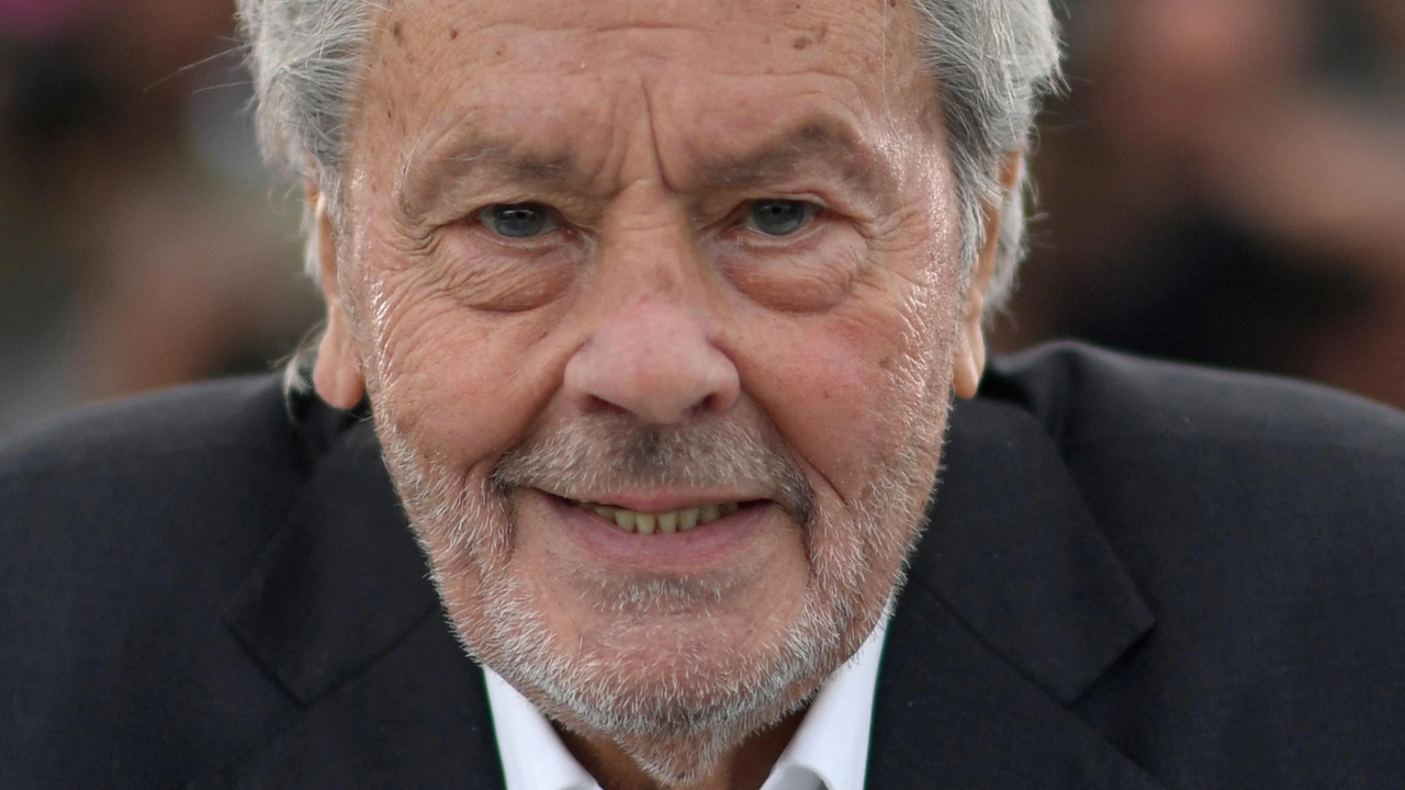 (FILES) French actor Alain Delon poses during a photocall before being awarded with an Honorary Palme d'Or at the 72nd edition of the Cannes Film Festival in Cannes, southern France, on May 19, 2019. French film legend Alain Delon has died at the age of 88, his three children told AFP in a statement on August 18, 2024, following a battle with ill health. (Photo by CHRISTOPHE SIMON / AFP)