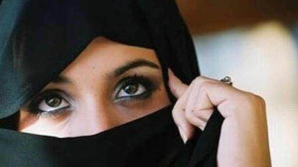 Stop al burqa: la Lega vuole vietarlo nei luoghi pubblici. “Fobia anti-islamica”