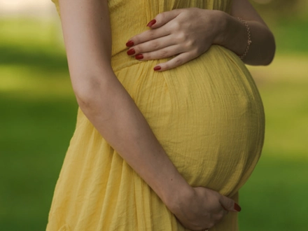 Lo sfruttamento della maternità surrogata diventa un eurocrimine