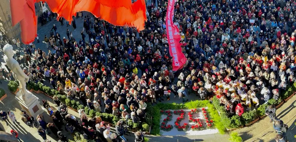 Voci della piazza: “Basta violenze sulle donne”. La mobilitazione per il 25 novembre