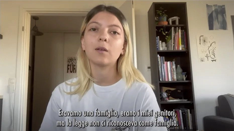 Mentre in Italia si discute di renderla reato universale, arriva l’appello a favore della gravidanza per altri da parte di Fiorella Mennesson, una delle due sorelle francesi nate tramite gpa negli Usa