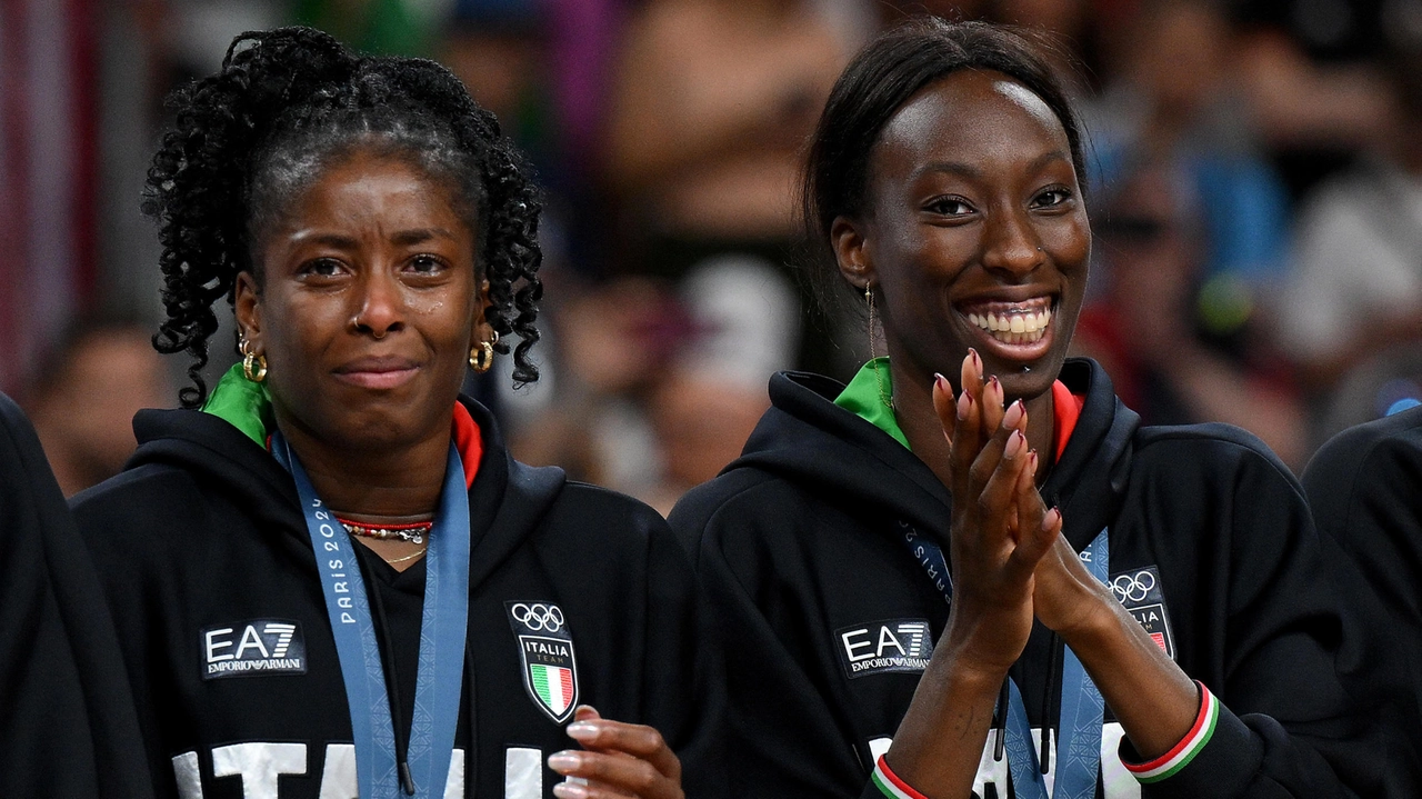 Paola Ogechi Egonu e Myriam Fatime Sylla sul podio olimpico (ANSA/ETTORE FERRARI)