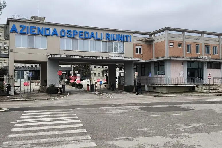 Agricoltori donano una culla per la vita al Policlinico di Foggia