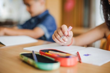 Maestra licenziata per aver fatto educazione sessuale in classe: non era pianificata