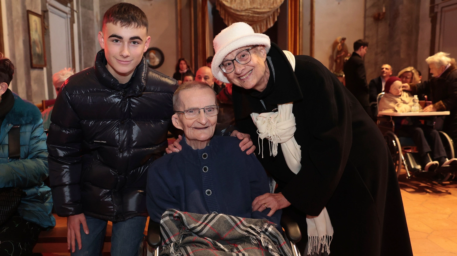 Il ragazzo che commosse Siena portando un cavallo alla residenza per anziani Campansi, ha ricevuto il sacramento dal cardinale Lojudice alla presenza di tutta la famiglia