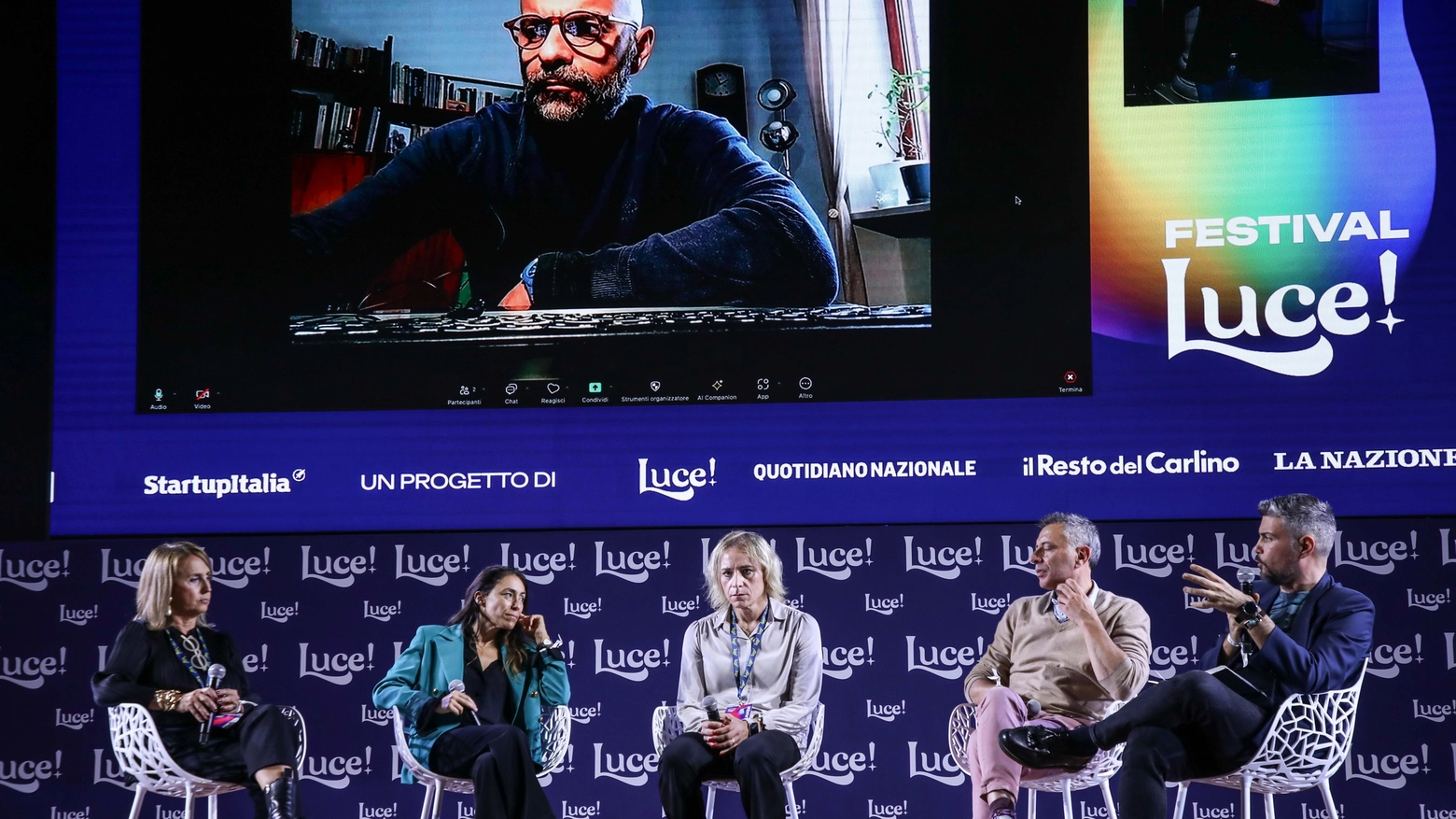 Al Festival di Luce! i membri del comitato scientifico Anna Loretoni, Ivan Cotroneo, Francesca Vecchioni e Luca Trapanese, con la campionessa paralimpica Valentina Petrillo