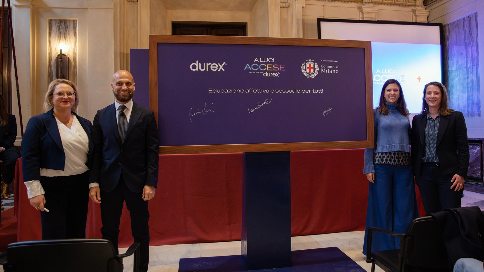 La presentazione del progetto "A Luci accese" che prevede la collaborazione tra Durex e Comune di Milano per attivare l'educazione sessuale ed affettiva a scuola
