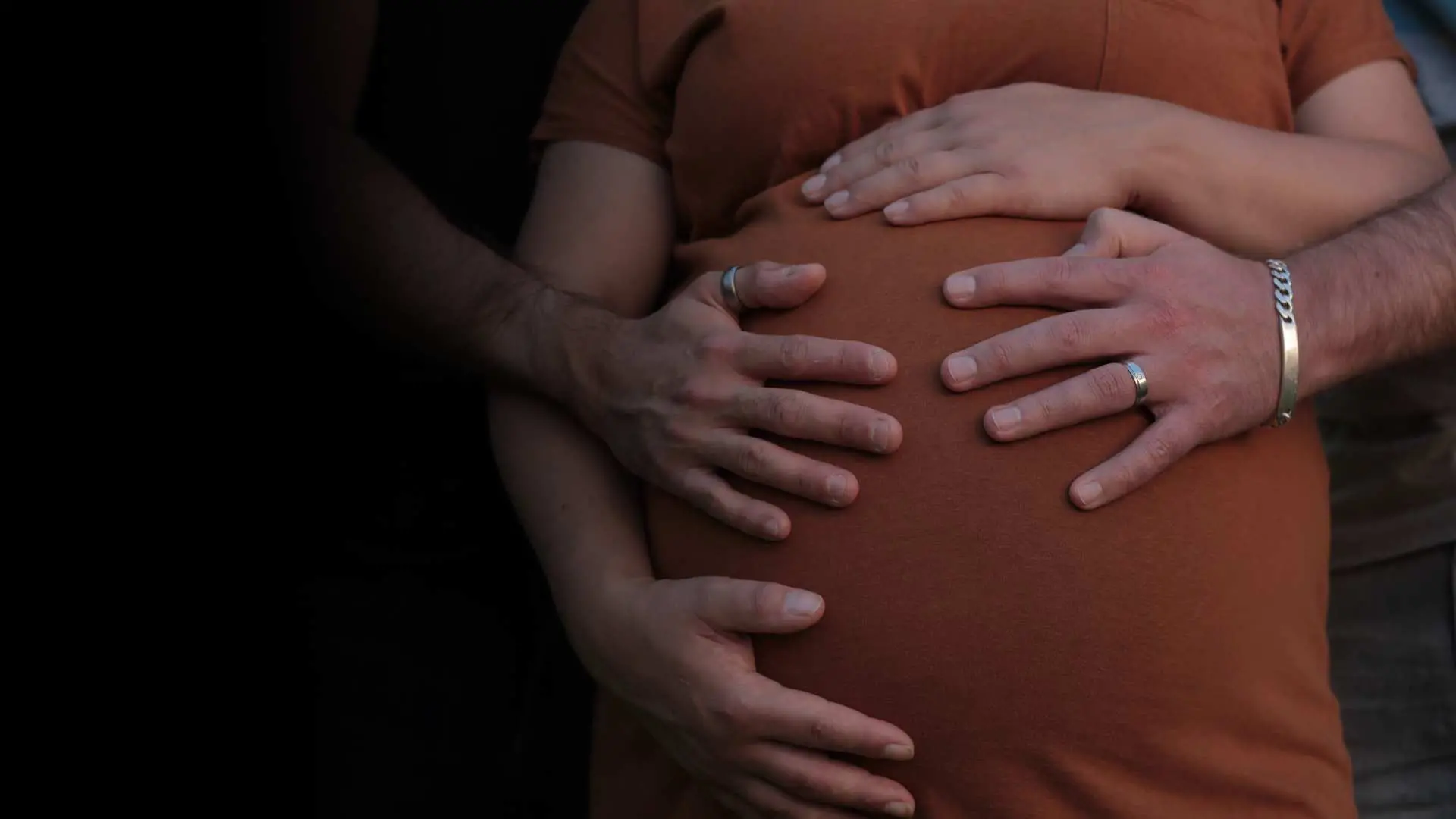 Fermati in Argentina con bimba nata da maternità surrogata, cosa sappiamo