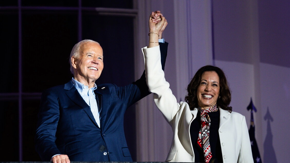 Joe Biden, dopo il ritiro dalla corsa, ha ufficializzato il suo supporto all'attuale vice-presidente. Prima donna nella storia americana ad aver ricoperto questo ruolo