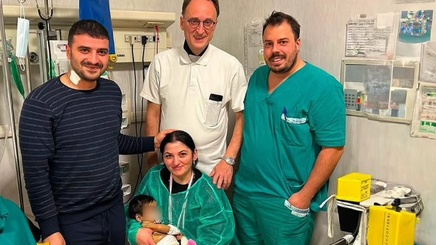 Dona il fegato per salvare la vita della figlia di 11 mesi: il regalo di Natale di un papà