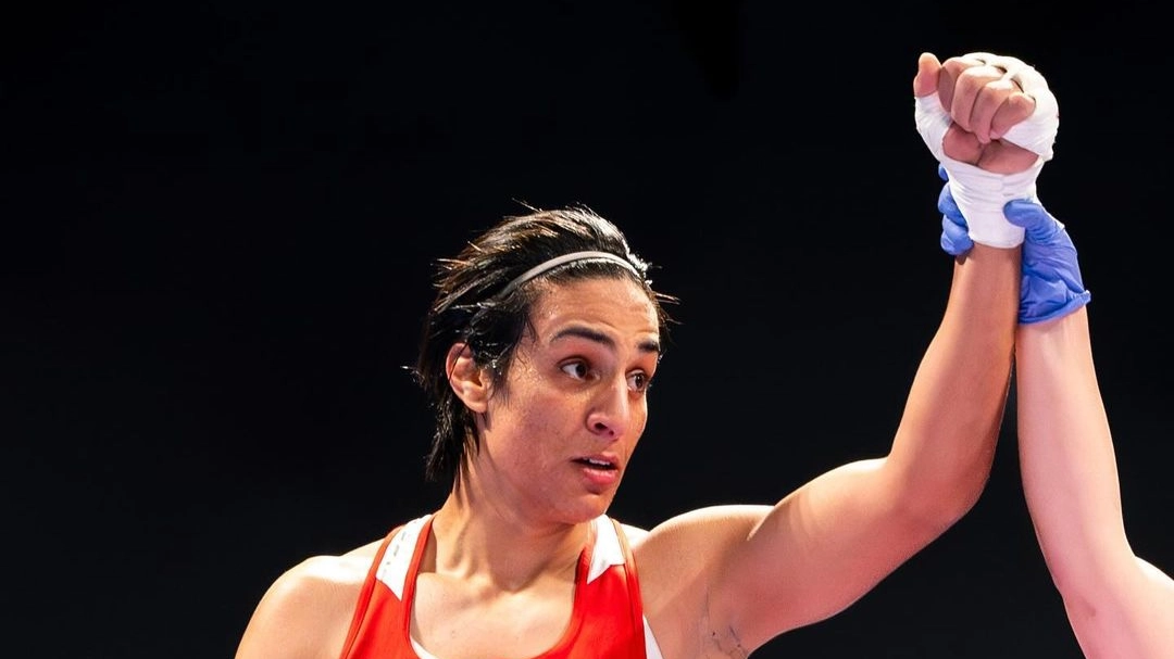 L'atleta algerina sul ring della boxe femminile: avversaria italiana. È  polemica “gender”